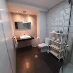 Piso Nuevo En *